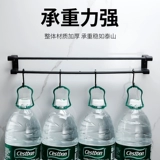 Санитарные тапочки на стенах висящих туалетов для хранения обуви