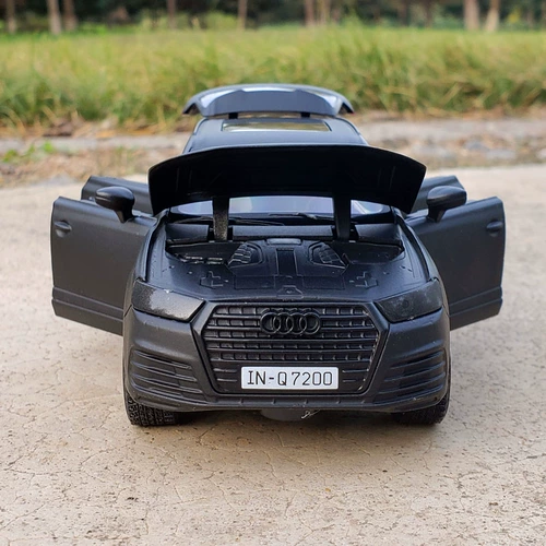 Audi, warrior, внедорожная реалистичная модель автомобиля со светомузыкой, игрушечная машина, масштаб 1:32