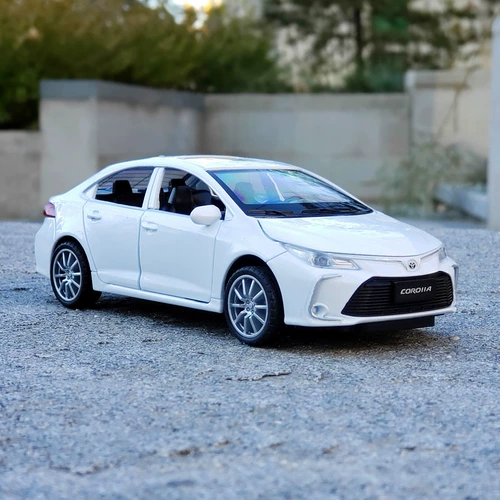 Toyota, warrior, модель автомобиля со светомузыкой, реалистичная игрушечная машина, масштаб 1:32, подарок на день рождения