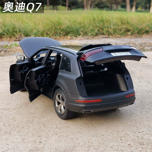 Audi, warrior, внедорожная реалистичная модель автомобиля со светомузыкой, игрушечная машина, масштаб 1:32