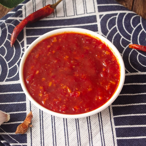 Тяньцзин лимин соль соль и чесночный соус 380 г низкого рогового чили соус из чили на северо -восток лапши с лапшой и рисовым соусом приправа