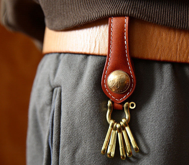 Брелок 手工植鞣牛皮钥匙扣男士简约头层真皮纯铜五金腰挂财布扣钥匙串 Cattle breeders