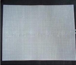 Special grid plate for three-dimensional embroidery