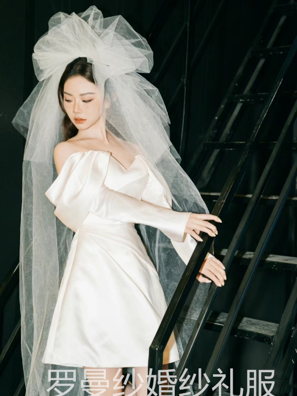 French-Style Satin Off-Shoulder Light Wedding Dress 2025 New Niche Bride Registration Outdoor Travel Photography Short Dress