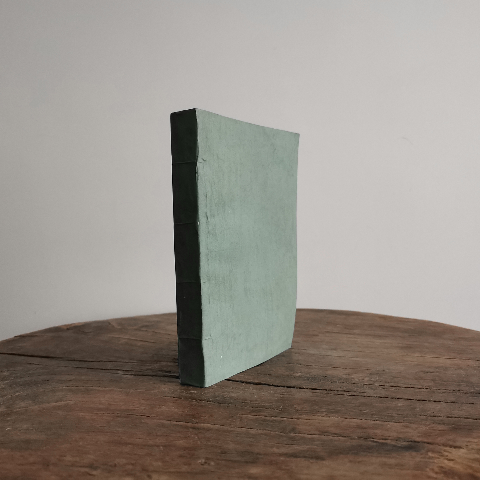 Collection of Things) Silent Wind Ancient Wind Books American Vintages Decoration Book Hotel Decent Board Room With Books English Book Pendulum