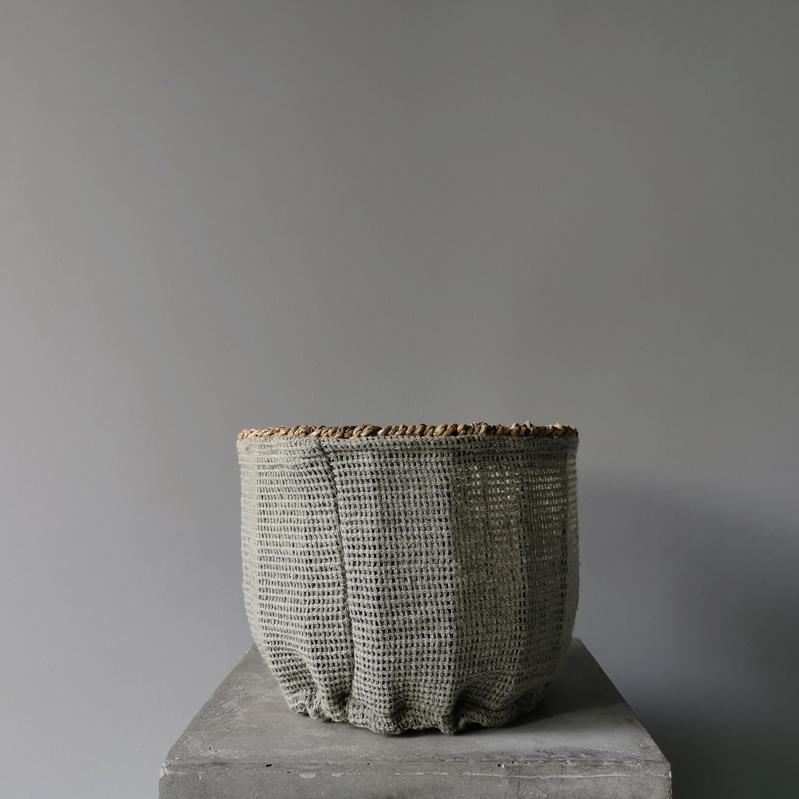 Objects Collection) Oriental Retro Handmade Wool Thread Woven Basket Containing Basket Storage Basket Home Hotel Folk Juku Soft Clothing Pendulum