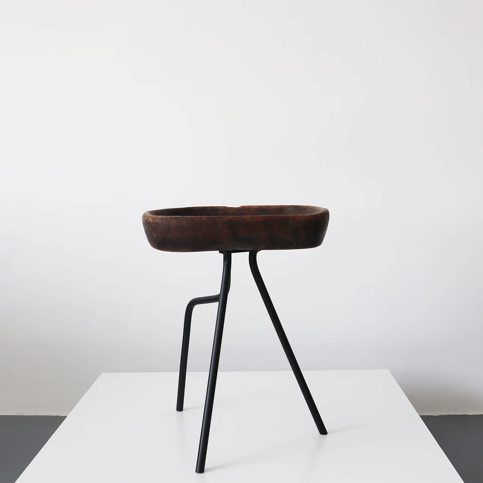 Collection of objects) Designers Profiled Sides of Several Decorative Wood Basins Wood Carved Modern Hotel Home Innate