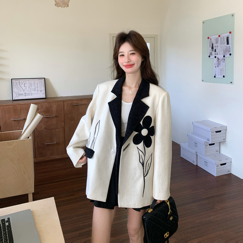 Off-White Contrasting Color Patchwork Floral Blazer for Women, Spring and Autumn 2026 New Korean Style Trendy and Fashionable Suit