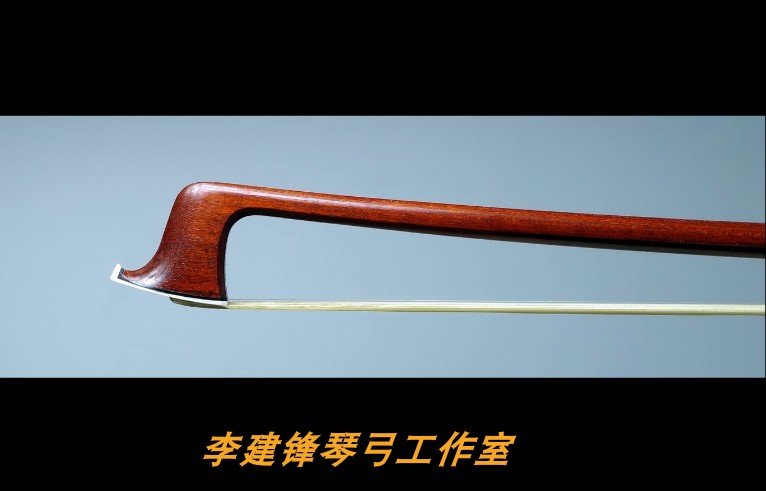 李建鋒はプロ仕様のエントリーレベルのJF.LEE小型・中型チェロ弓を製造