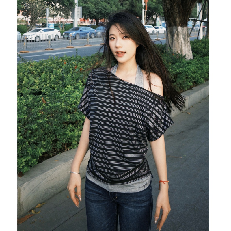 Fugxx Korean Style One-Shoulder Halter Neck Striped T-Shirt for Women, Fake Two-Piece Design, Slimming, Trendy, Loose Top