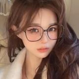 Большой рамки Glasses Myopia Женщины могут быть оснащены определенной степенью анти -легочного света, большой поверхности, тонкой черной рамкой простым