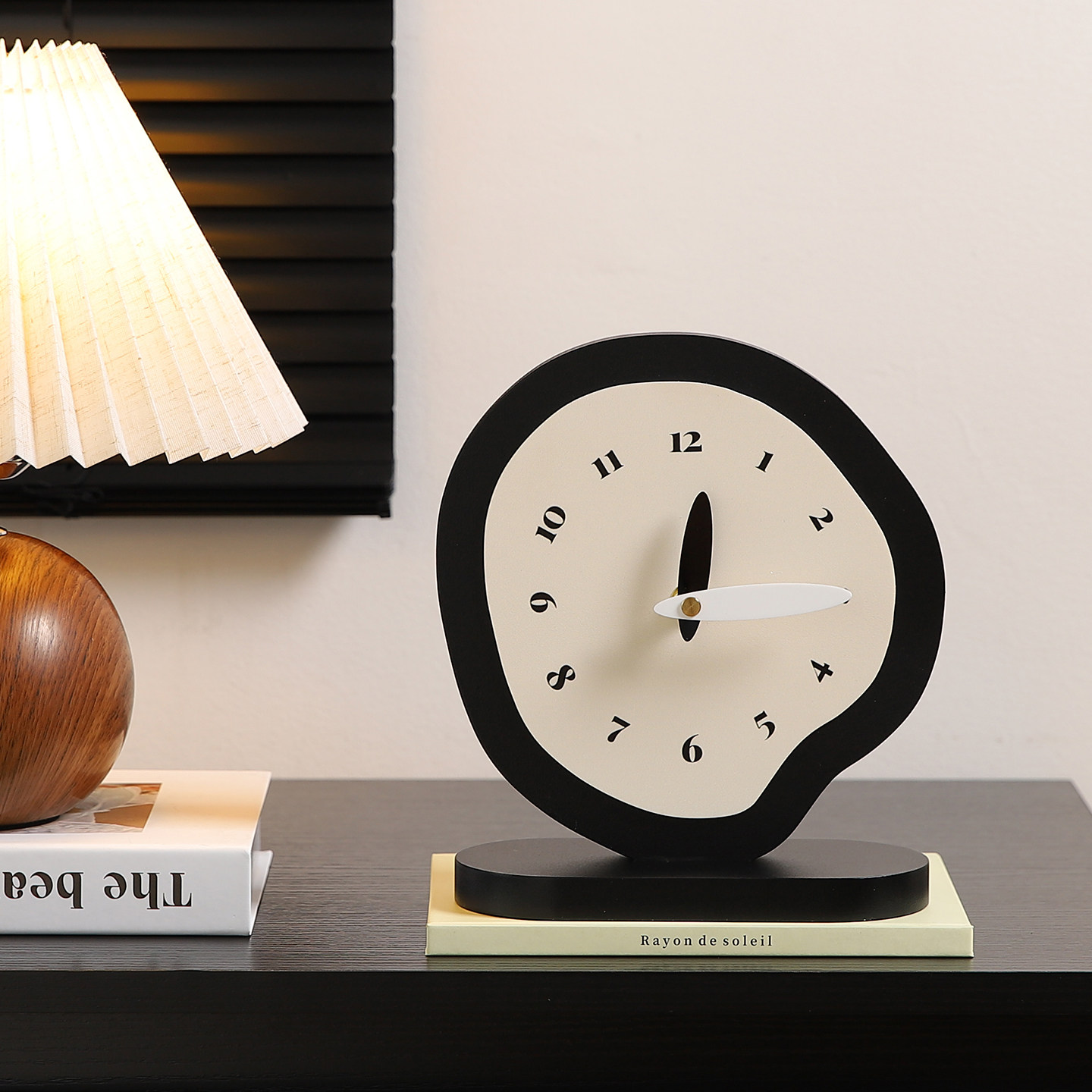 Medieval-Style Creative Desktop Clock, Tabletop Living Room Soft Decoration Ornament, Niche High-End Clock Display Style
