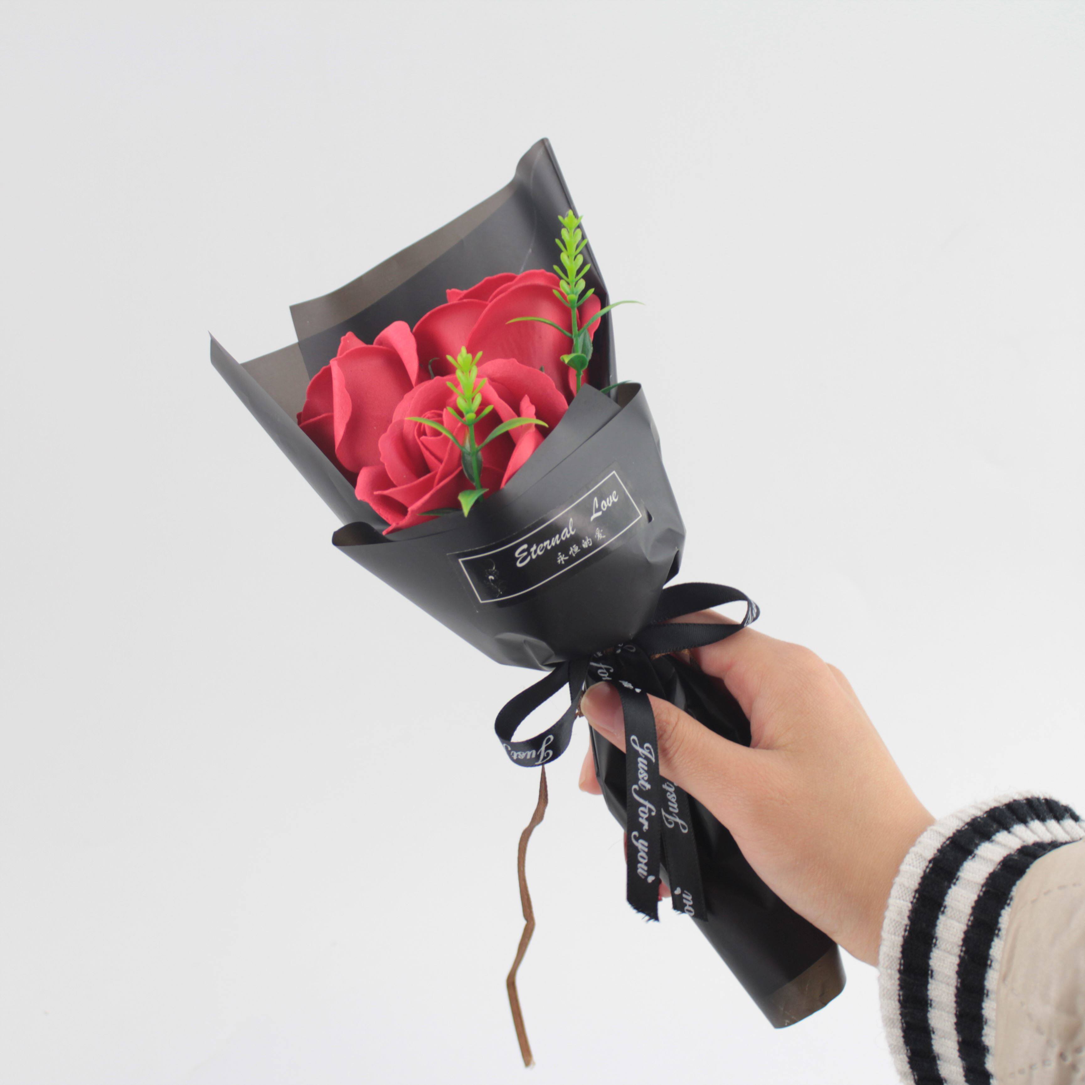 Arrange birthday bouquet of roses Nordic style scene storefront to send wife decorative flowers simulation flowers March 8 creative