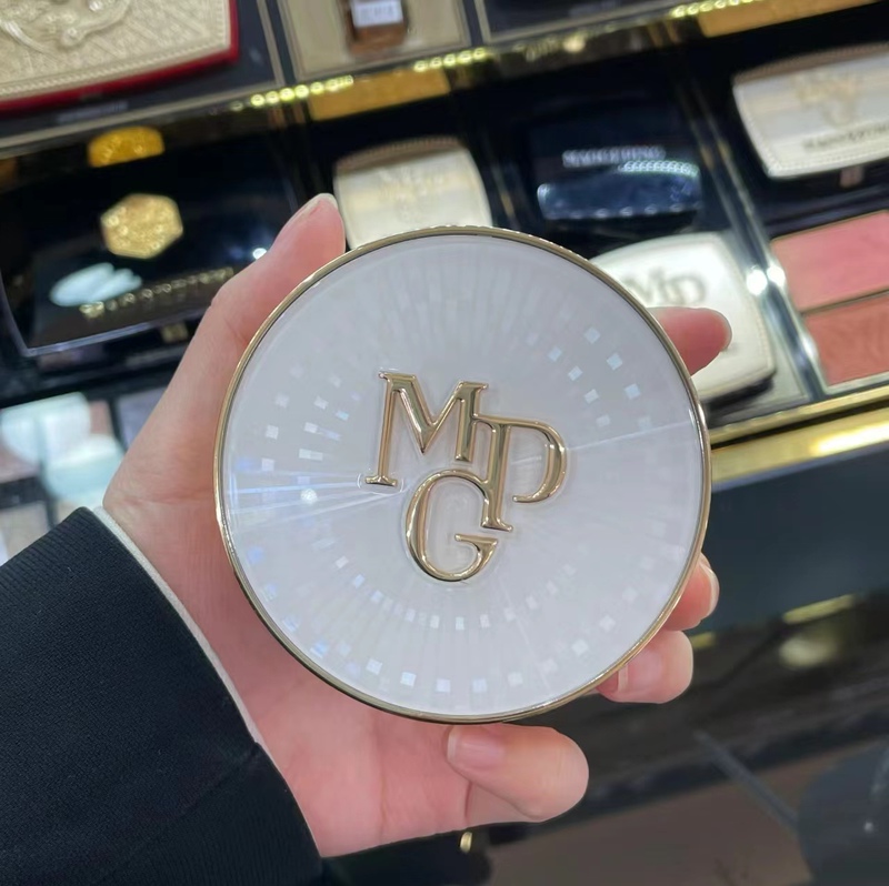 Mao Geping's New Product, Star Lock Makeup Cushion Foundation, for Oily Skin, Long-Lasting, Concealing, Moisturizing, Long-Lasting, Not Easy to Come Off, 14g