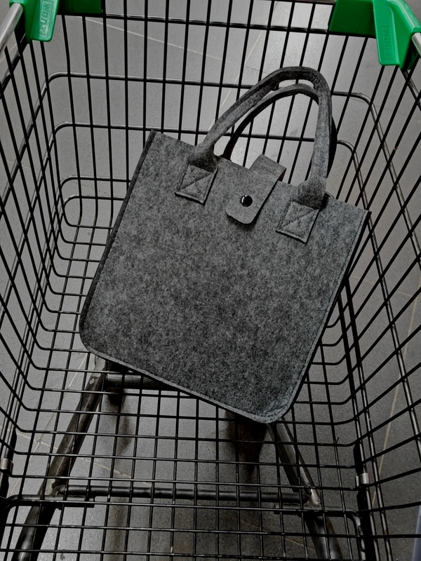 Yijia Trendy Brand Simple High-End Gray Felt Handbag for Women 2024 New Fashion Small Square Bag Large Capacity Commuter Bag Yijia Trendy Brand Simple High-End Gray Felt Handbag for Women 2024 New Fashion Small Square Bag Large Capacity Commuter Bag