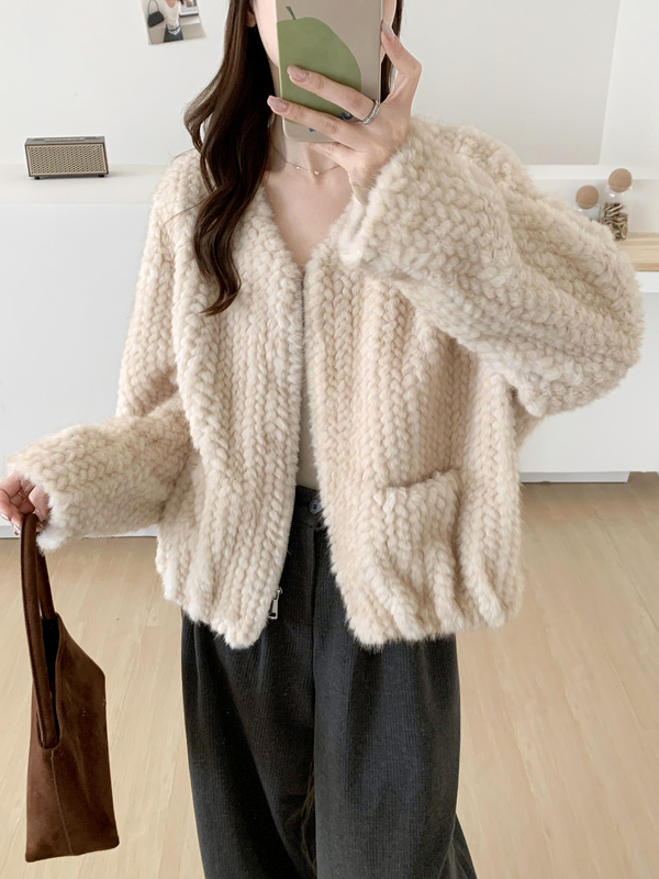 2026 Autumn/Winter New Wheat Pattern Fur Coat for Women, Short V-Neck Eco-Friendly Fur Knitted Cardigan 2026 Autumn/Winter New Wheat Pattern Fur Coat for Women, Short V-Neck Eco-Friendly Fur Knitted Cardigan