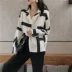 2018 mùa thu mới retro áo không đều sọc in hoa văn dài tay cổng gió áo sơ mi nữ Áo sơ mi