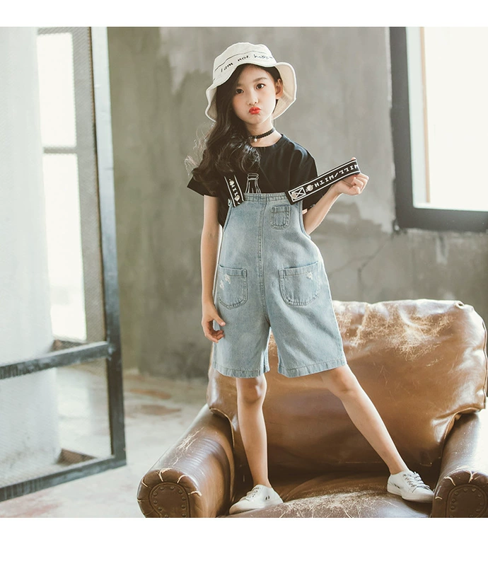 Quần áo trẻ em mùa hè mới 2020 quần áo trẻ em gái denim quần yếm trẻ em hàn quốc phong cách phương tây hai mảnh thời trang giản dị - Quần jean