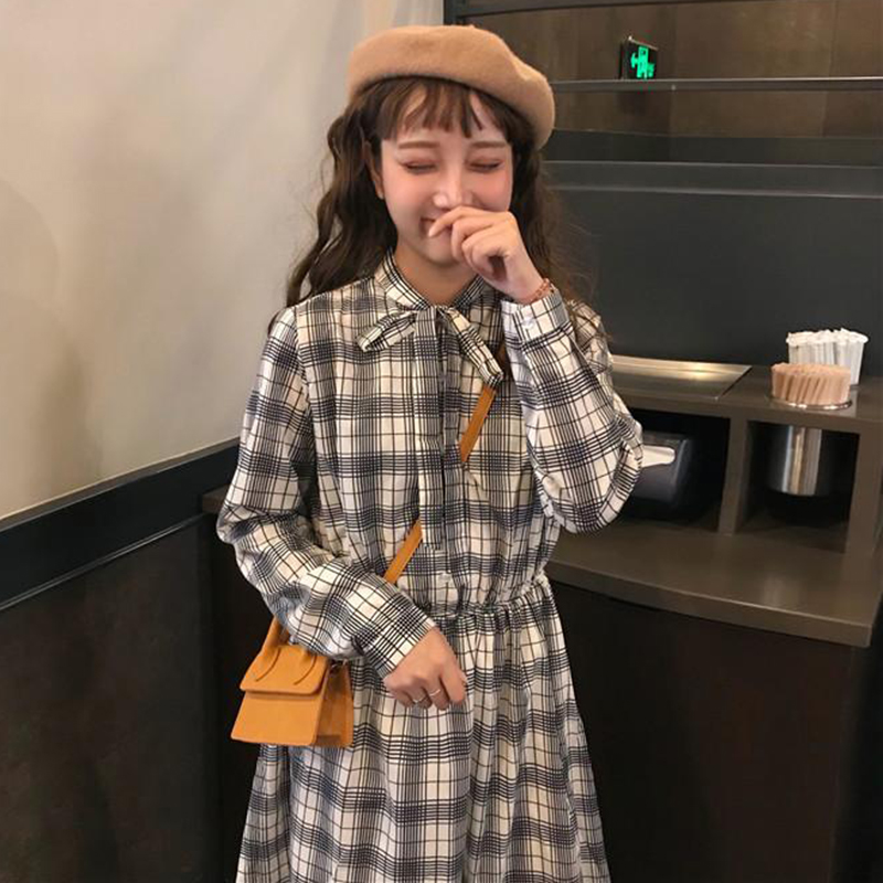 Phụ nữ mùa thu 2018 phiên bản Hàn Quốc mới của chiếc đầm dài tay mỏng eo eo sinh viên Yao kẻ sọc váy 	váy xoắn eo	