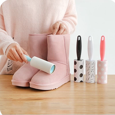 Липкие волосы могут быть разорванными липкими пыльными роликами, сосающими липкие волосы для удаления волос