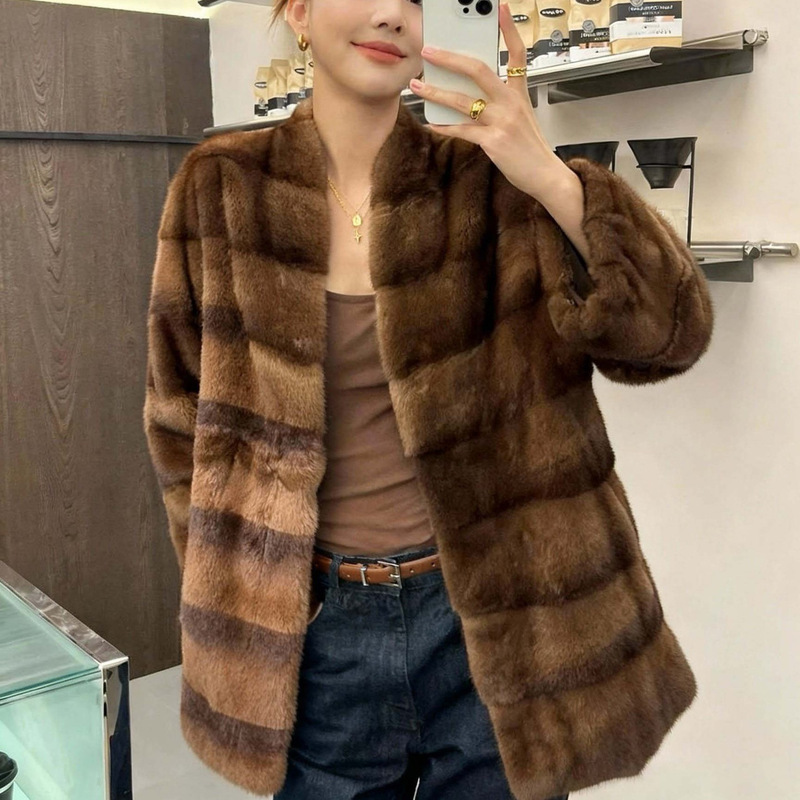 Real Photos of Women's 2025 Maillard Style Rex Rabbit Fur Coat with V-Neck and Horizontal Fur Arrangement