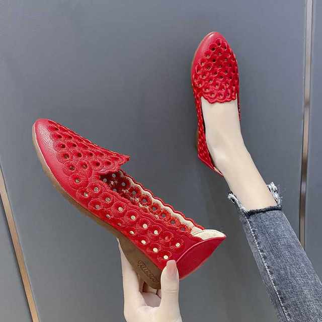 ຊີ້ນງົວ tendon soft-soled bean shoes red embroidered hollow small single shoes wedge shoes women's new mother's shoes one-step summer