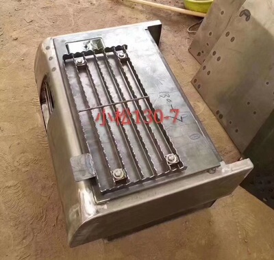 [小松130-7工具箱上的防滑架 防滑护板板挖土机配件工具箱]