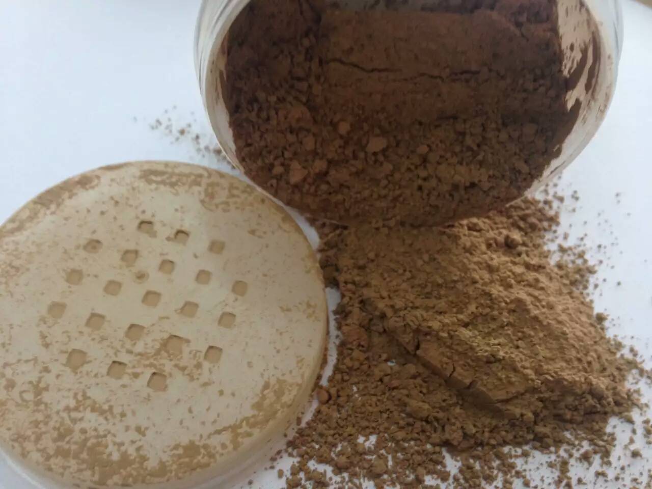 Bột lỏng nam giới phấn phủ nam nude bột phấn ông già phim trang điểm hiệu ứng đặc biệt bột lỏng màu lúa mì tối màu nước da trang điểm với phấn phấn phủ cellio