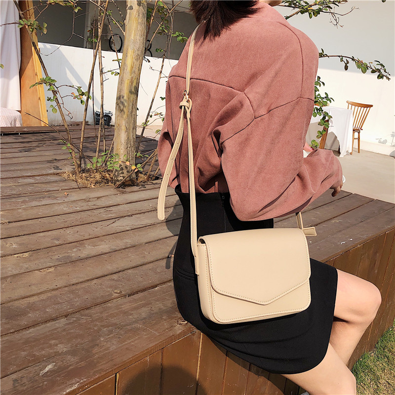 2019 túi nhỏ mới Hàn Quốc tính khí chéo chéo chic chic gió retro túi nhỏ vuông đơn giản hoang dã túi cô gái - Túi xách nữ túi da đeo chéo nữ