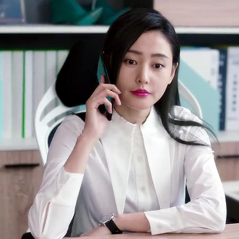 Zhang Heaven Love the same large pointed collar shirt female design sensation Little crowdsourced white shirt 2022 Early spring new blouses