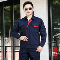 Маленький темно-синий топ на молнии.