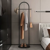 Простая спальня пола -навесовать вешалку для постели для ночью, чтобы заснуть, и надеть на угловой вешалка для одежды не занимает место