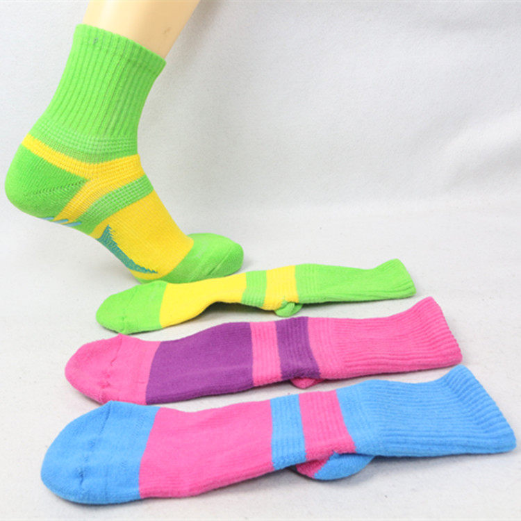Spring Autumn Season Men's Towel Bottom Socks Male Pure Cotton Midbarrel Socks Sweat and deodorant Mao Circle Non-slip soles Sports Sox Men