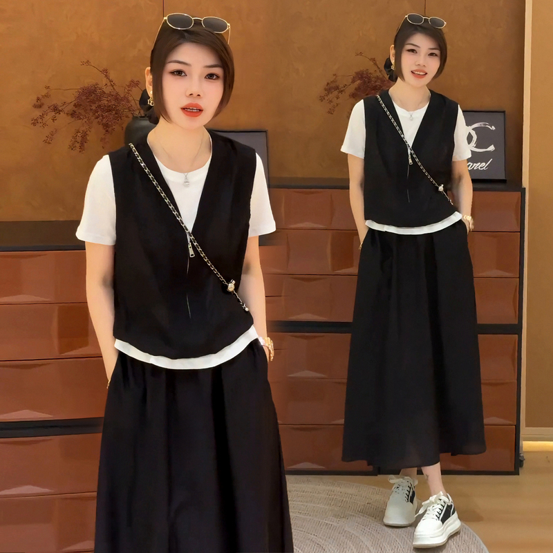 Fashionable Women's Suit Dress 2026 Summer New Style Fake Two-Piece V-Neck Zipper Vest T-Shirt Slimming Skirt Two-Piece Set
