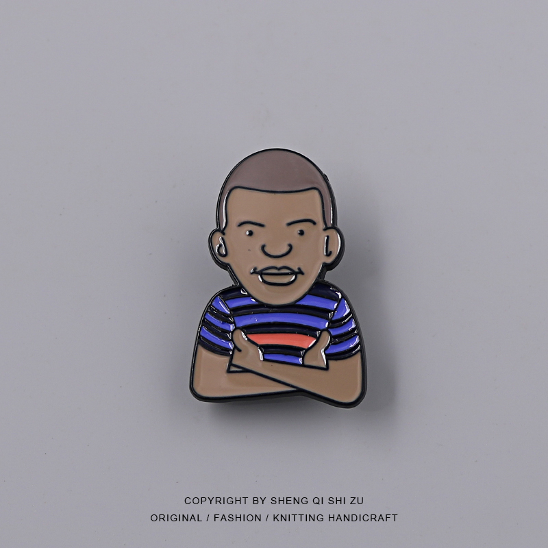 Full of rope, put your hands in your armpits and slide and kneel for a while Mbappe's surrounding badge brooch