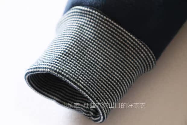 KIDS012 Châu Âu và Hoa Kỳ đơn bé trai lớn thêu chữ tương phản màu khâu cừu cashmere dày áo len trùm đầu áo phao trẻ em mùa đông