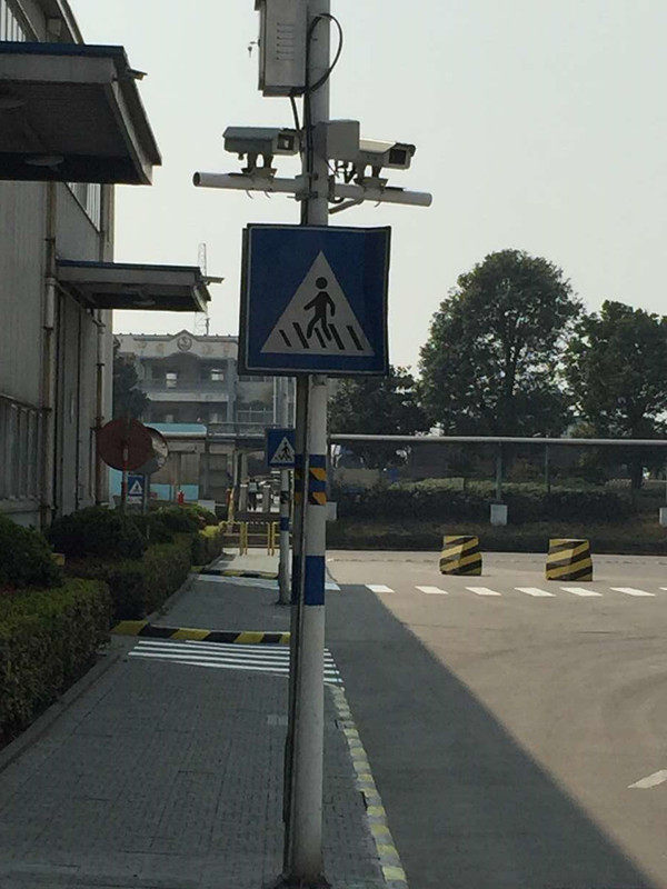 Automatic photo taking of the construction of road unit in the factory area of the Speeding Instrument of the Speeding Catch of Vehicles