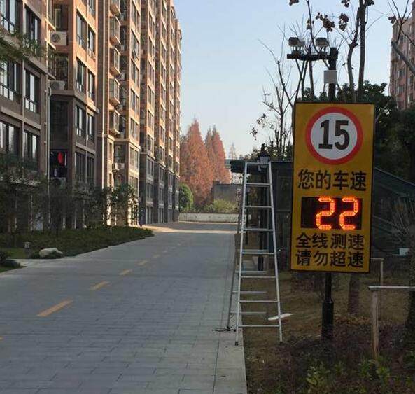 Solar commercial power supply high speed prompt card speed display instrument radar speed measurement screen fixed high-definition catch flatter