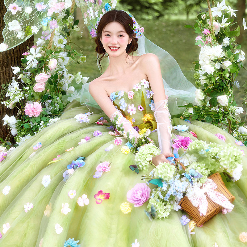 Green wedding dress: stunning ethereal forest-inspired gown, perfect for your dreamy destination photoshoot! Green wedding dress: stunning ethereal forest-inspired gown, perfect for your dreamy destination photoshoot!