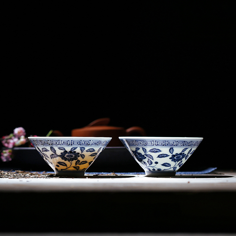 All hand jingdezhen blue and white hat cup hand - made teacup single CPU checking tea master small cup of tea