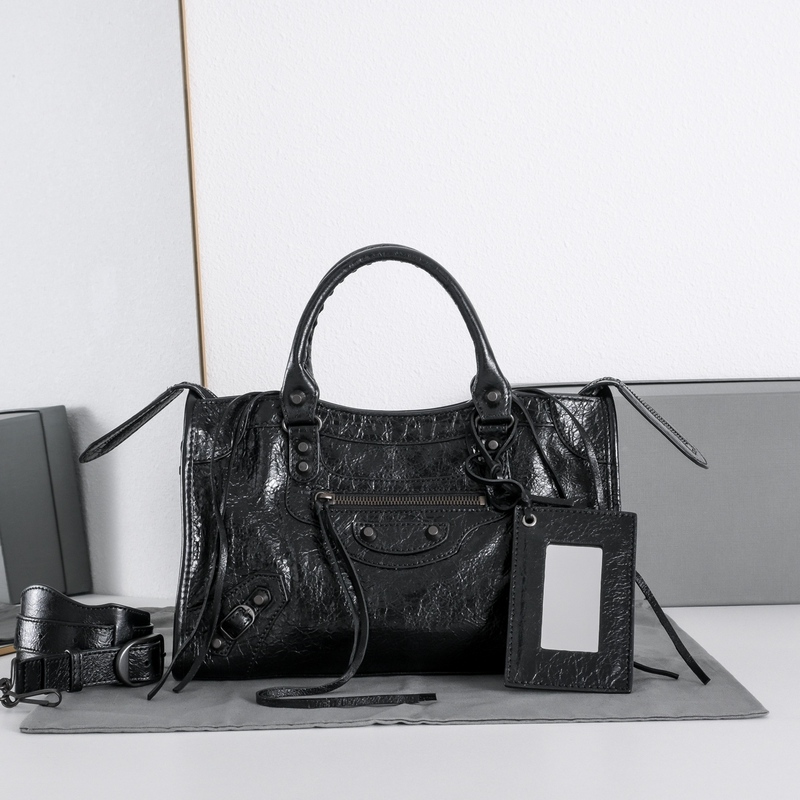 【High Quality】2026 Edition Women's Bag Le City Tears Burst Pattern Sheepskin Motorcycle Bag Black with Black Studs