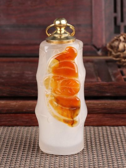 天然玛瑙玉石鼻烟壶 薄膛 纯手工手把件 装鼻烟粉 容量 3-5 克