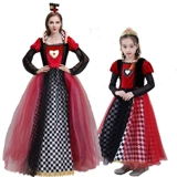 Алиса мечта Тур Тур Страна Чудес Красная Королева играет взрослых, чтобы преодолеть родительское исполнение королевы королевы Красного Сердца