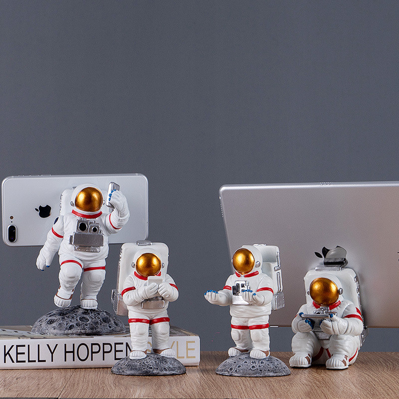Astronaut desktop mobile phone holder lazy people watch drama astronaut decoration decoration home soft gift creative gift