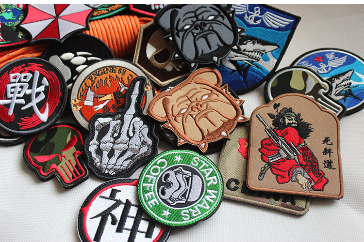 Дизайнерская нашивка. Шеврон квадратный. Шевроны на заказ. Патчи нашивки. Байкерские нашивки мчс.