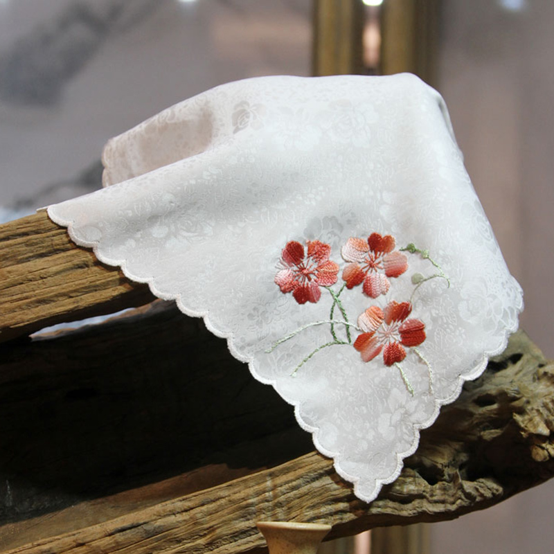 Ifei Xiang embroidered silk embroidered handkerchief embroidered small square towels with small square towels and gifts from abroad accompanied by a gift-Taobao