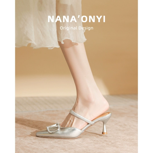 Женские серебряные туфли на высоком каблуке, новинка 2025 года, летние босоножки из натуральной кожи со стразами и потрясающим острым носком на шпильке во французском стиле, с острым носком