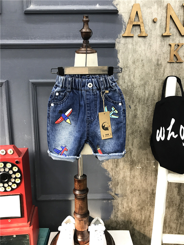 Trẻ em mặc trẻ em quần cậu bé nhỏ trung học cậu bé jeans năm điểm quần lỗ trẻ em Hàn Quốc quần short trẻ em quần mùa hè