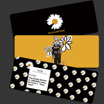 GD Quan Zhilong with the same small daisy black personality oversized tide brand overlock mouse pad computer keyboard non-slip table pad