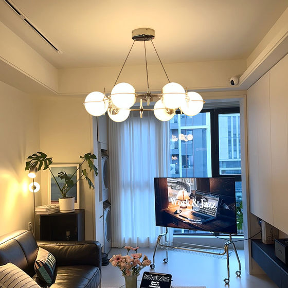 Vintage Bauhaus Living Room Chandelier Modern Minimalist Star-Shaped Glass Ball High-End Eye-Protection Main Light Cream Windproof Lamp